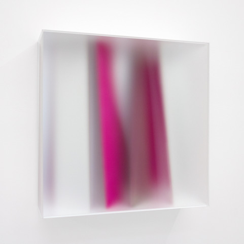 Rita Rohlfing - Rubin. Acrylglas, mixed media, 65 x 65 x 18 cm. 2024