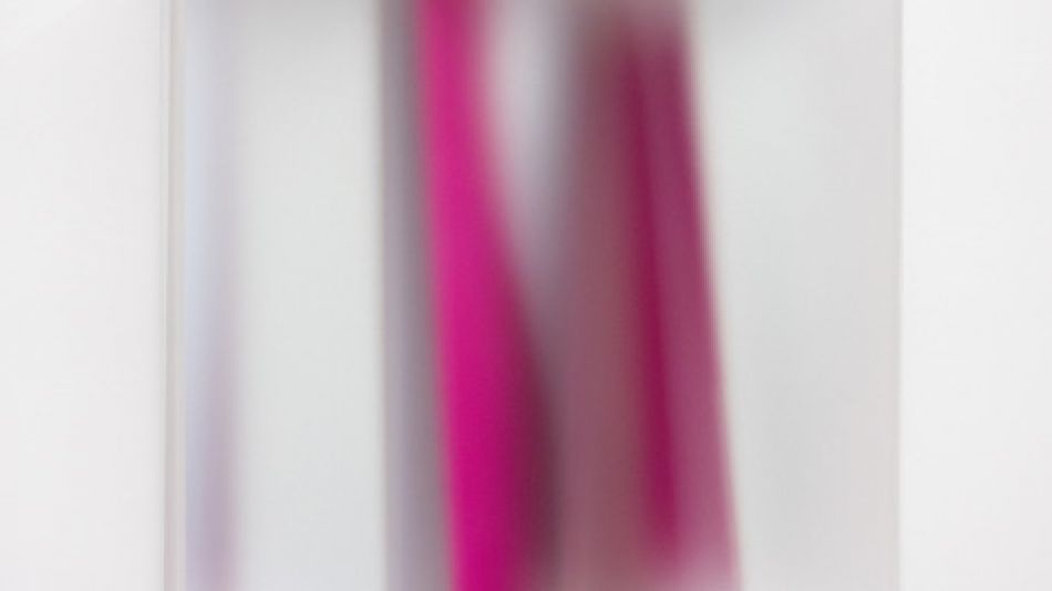 Rita Rohlfing - Rubin. Acrylglas, mixed media, 65 x 65 x 18 cm. 2024